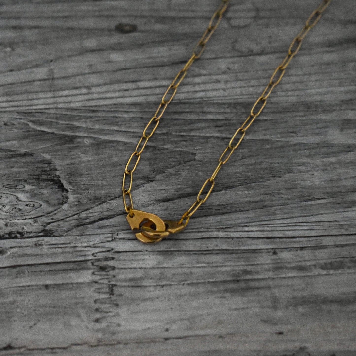 Collier menottes en chaîne (doré)